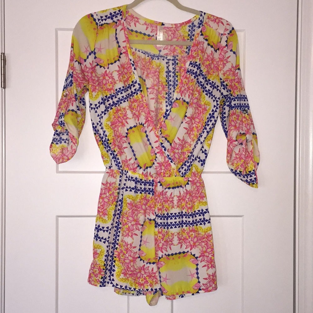 Bright and colorful romper 🌸🌼🌺